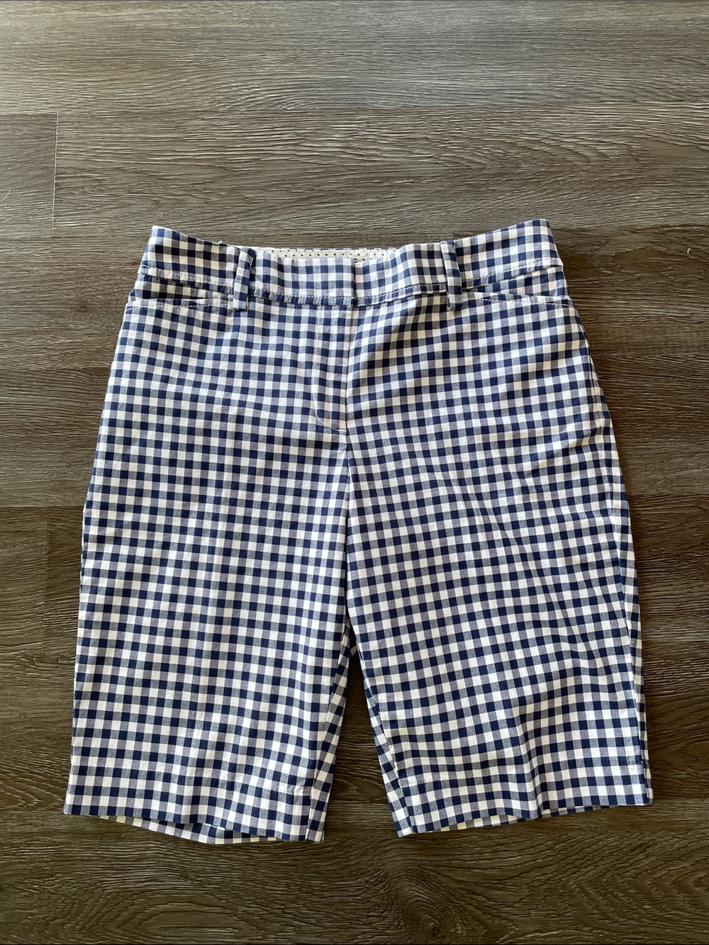 Talbots Perfect Short Women’s Size 2 10.5”Navy and White Plaid Flat Front